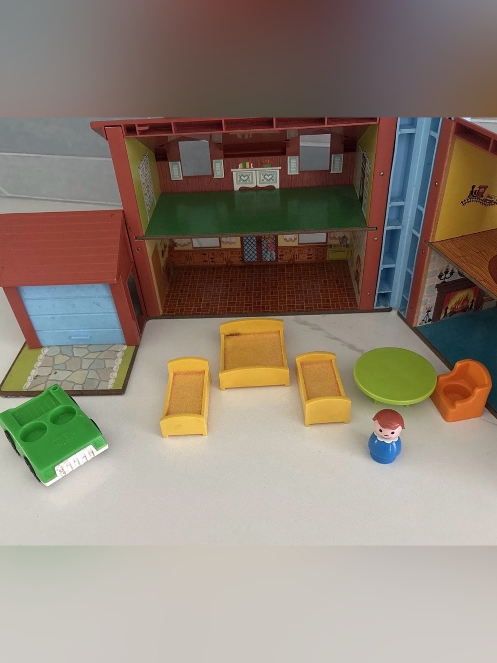Vintage 1980’s Fisher Price Little People Play Family Tudor House #952 w/7pieces - Picture 10 of 12